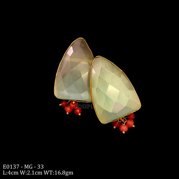 Beautiful golden elegant earrings monalisa stone