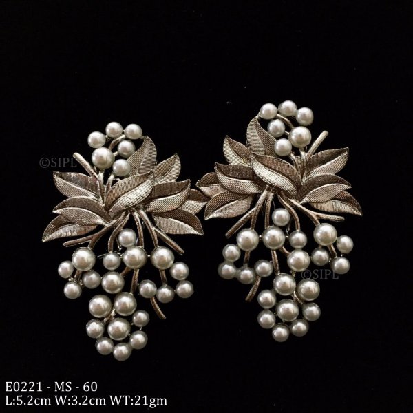 Designer Pearl Earring