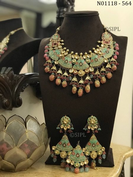 Beatifully Design Pretty Look Kundan Necklace Set