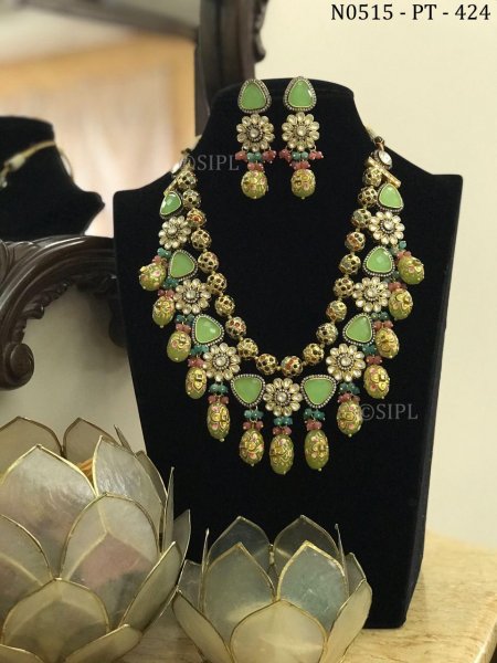 Amazing Design Kundan Stone Indian Style Necklace Set